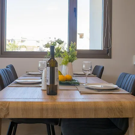 Yellow Mellow 2-br Apt In *