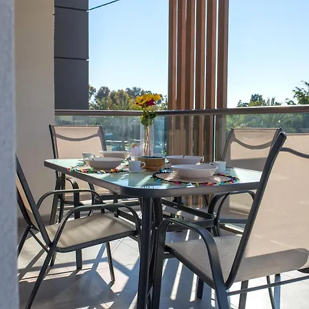 Apartman Yellow Mellow 2-br Apt In *