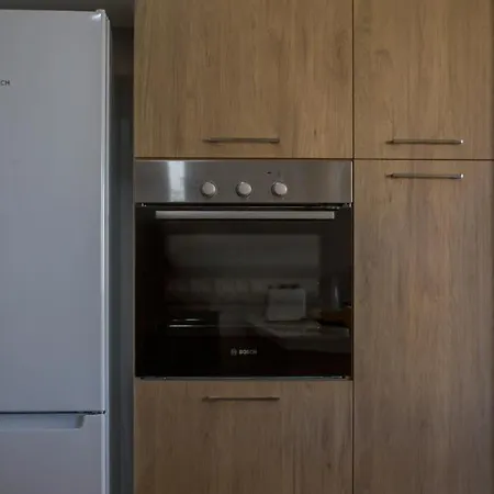 Yellow Mellow 2-br Apt In *