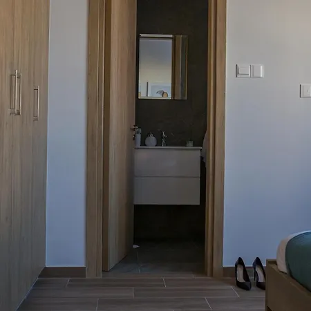 Yellow Mellow 2-br Apt In Apartamento *